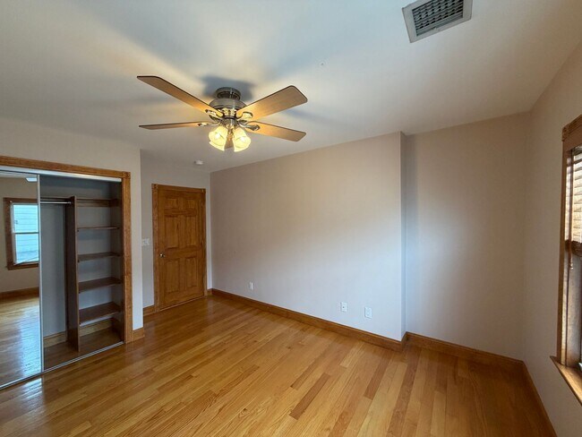 Building Photo - 35-37 John St