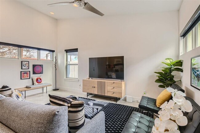 Building Photo - 2012 Willow St