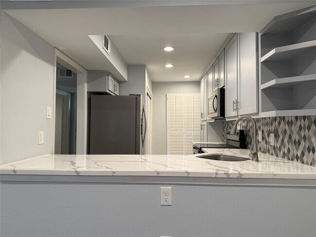 Building Photo - 777 Bering Dr