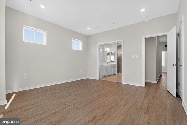 Building Photo - 22832 Tawny Pne Sq