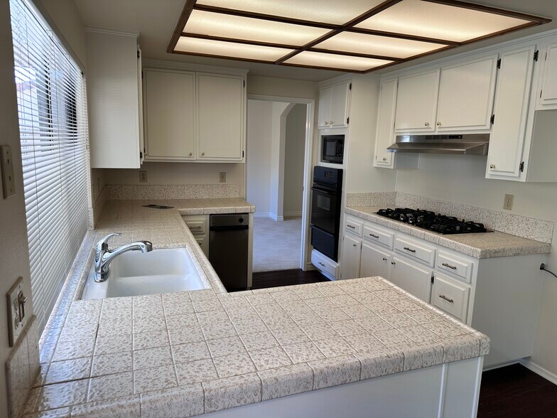 Building Photo - 3218 Tannencrest Dr