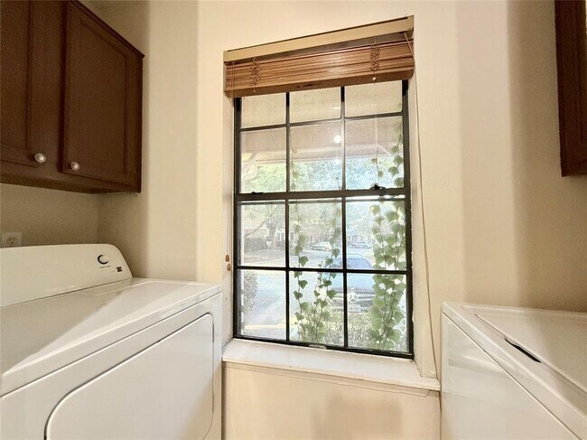 Building Photo - 11901 Swearingen Dr
