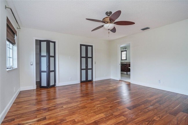 Building Photo - 4102 Pinewood Ln