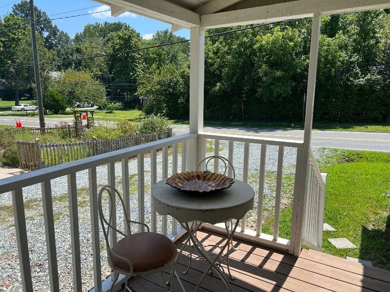 Building Photo - 614 W Holt St