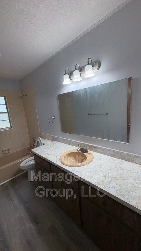 Building Photo - 105 N Edinburgh Dr