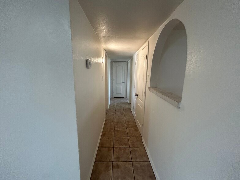Building Photo - 3062 N 42nd Ave