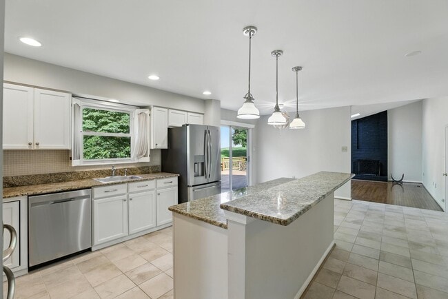 Building Photo - 14720 Peachwood Dr