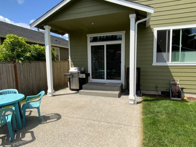 Building Photo - Centralia 4bdr brand new home 2 garage & s...