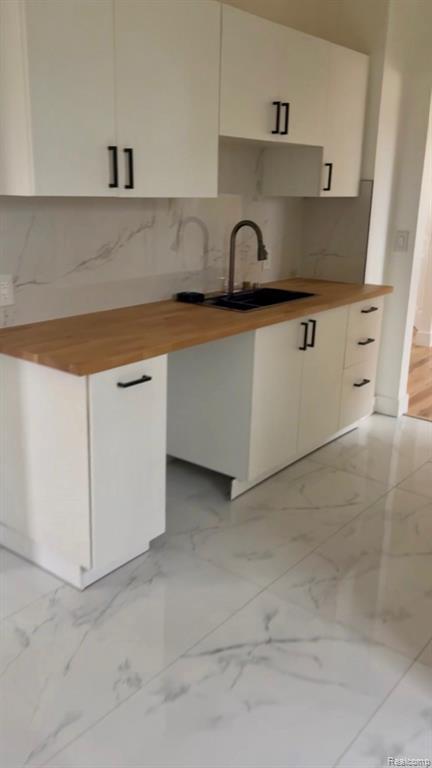 Building Photo - 11160 Charlemagne Ave