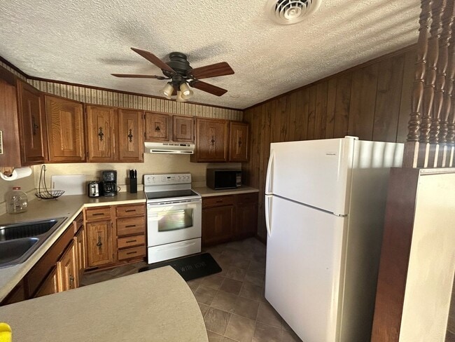 Building Photo - For Rent — Charming Furnished 2 Bedroom Home in Belspring, VA