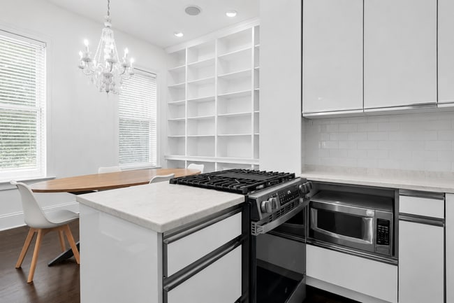 Building Photo - Modern Luxury Living in the Heart of Victorian Village