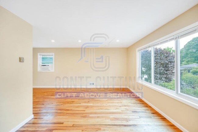Building Photo - 9 Juniper Pl