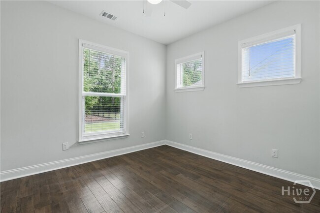 Building Photo - 29 Franklin Cut