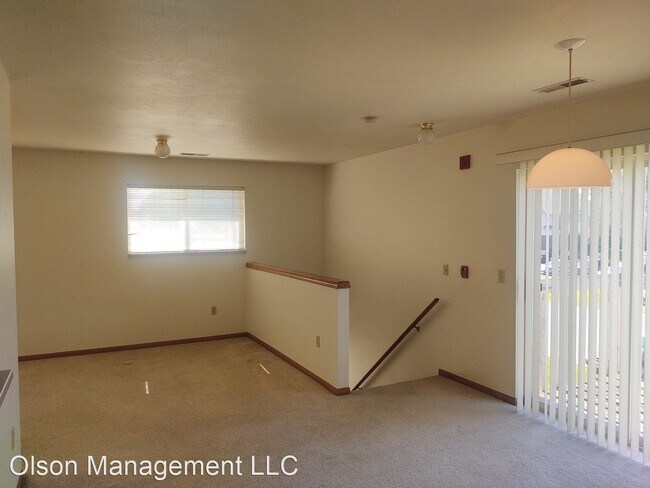 Building Photo - 300-314 Olson Ct