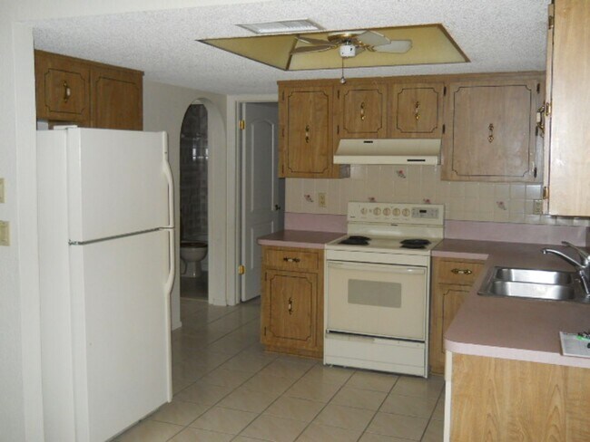 Building Photo - 6247 Spring Hill Dr