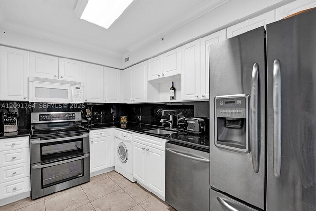 Building Photo - 2501 S Ocean Dr