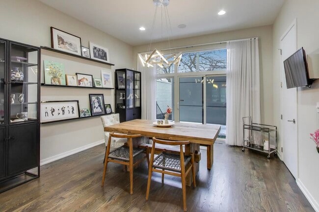 Building Photo - 1632 W Ohio St