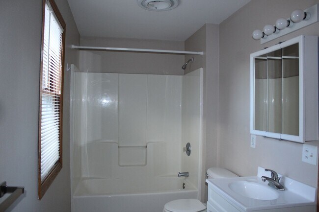 Building Photo - Home for Rent