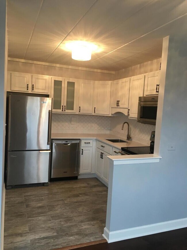 Building Photo - 6161 N Hoyne Ave