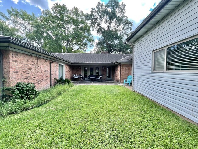 Building Photo - 5638 Grape St