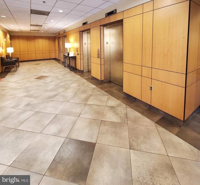 Building Photo - 1211 S Eads St