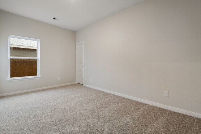 Building Photo - 15846 Berry Hl Dr