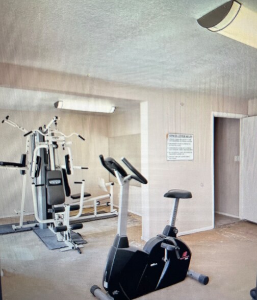 Building Photo - 1014 E Spence Ave