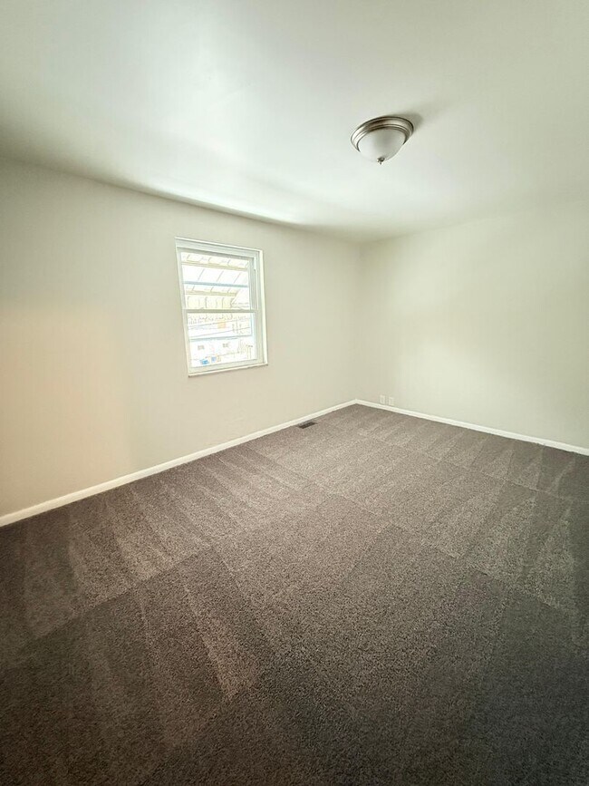 Building Photo - Beautiful 3BD/1BA Single Family Home – Newly Remodeled!