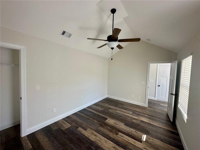 Building Photo - 404 Brookstone Dr