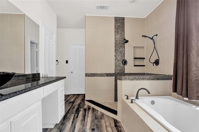 Building Photo - 3404 High Vista Dr