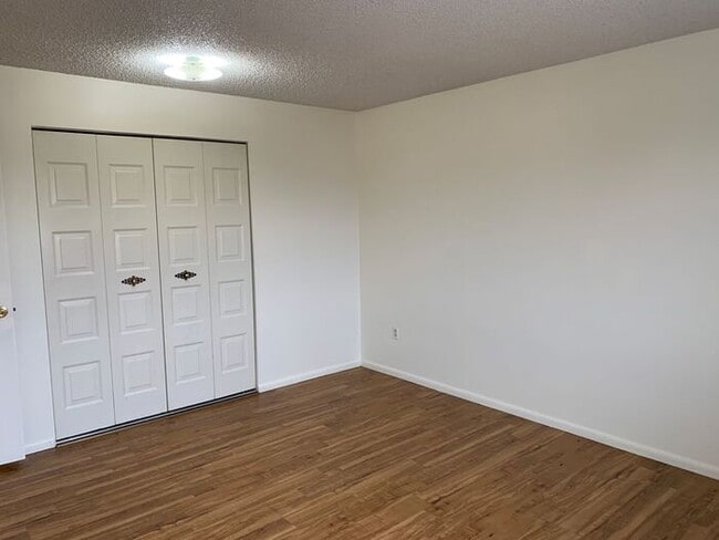 Building Photo - 1ST MONTH SPECIAL, 1/2 OFF!!! 2 Bed, 1 Bat...