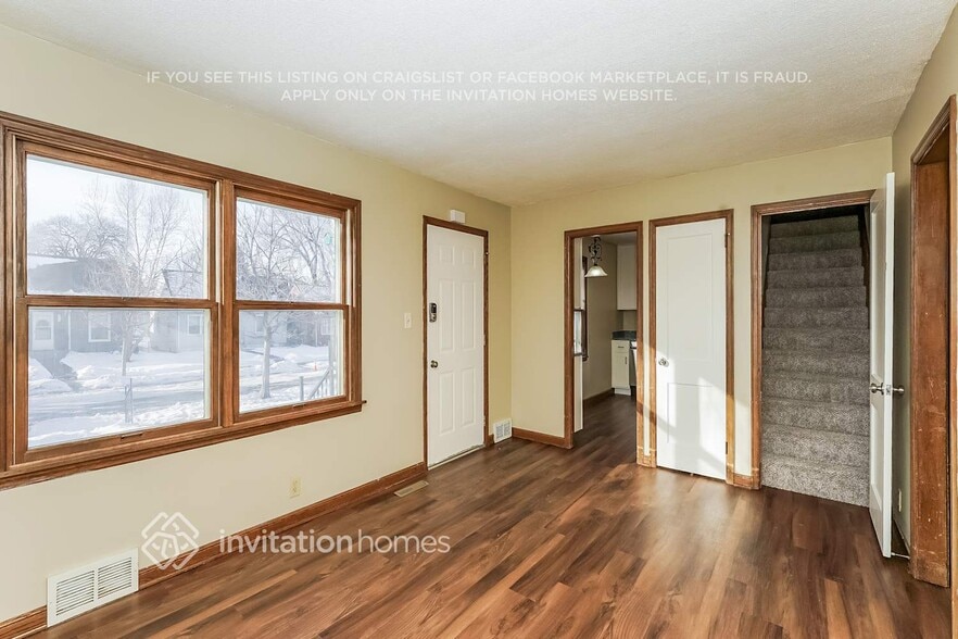 Building Photo - 5753 27th Ave S