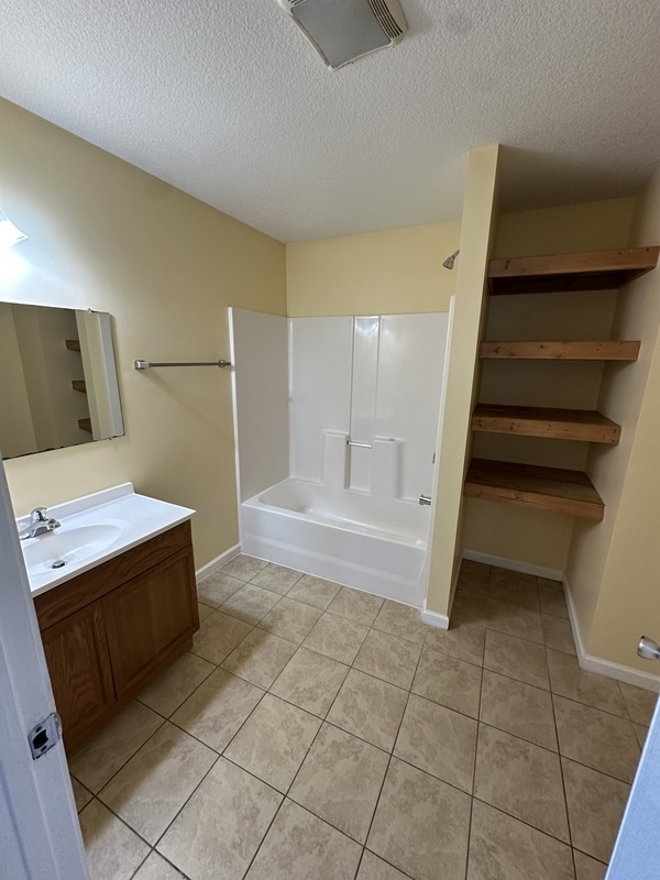 Building Photo - 6 Townview Dr