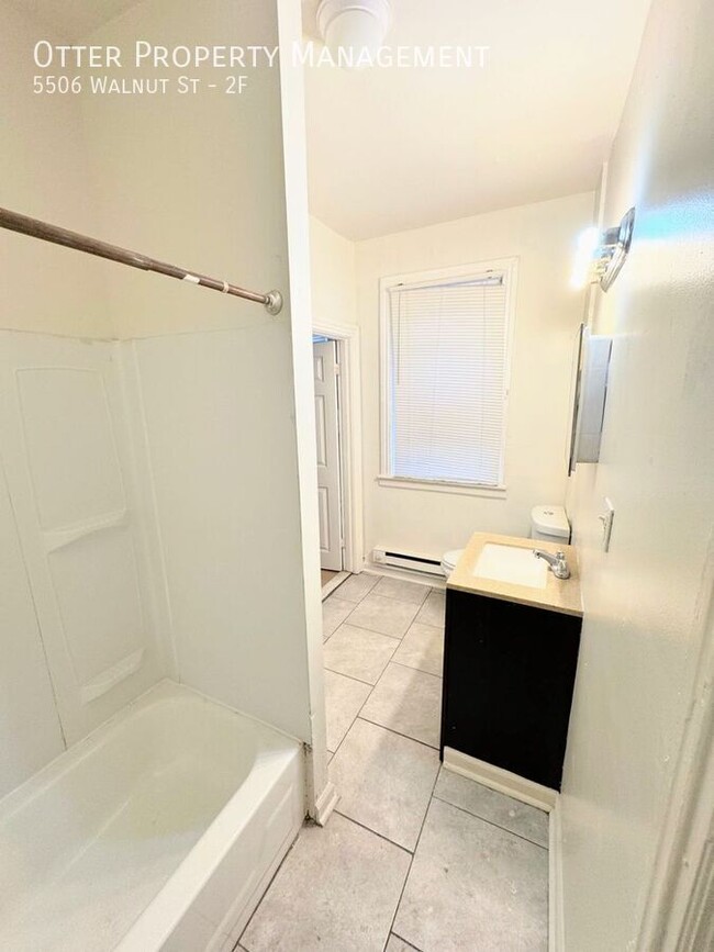 Building Photo - Lovely 1BR/1BA Cobbs Creek Apt with Balcony