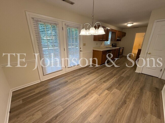 Building Photo - Charming 3-Bedroom Home with Spacious Yard...