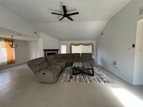 Building Photo - 2134 Collingsfield Dr