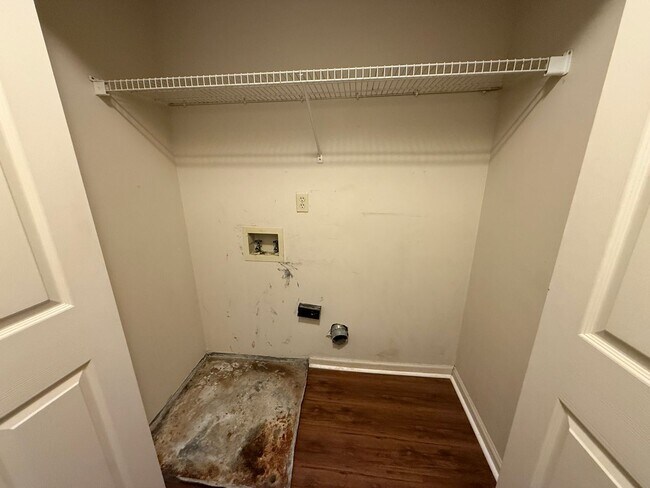 Building Photo - Welcome to this stunning 3-bedroom, 2.5-ba...