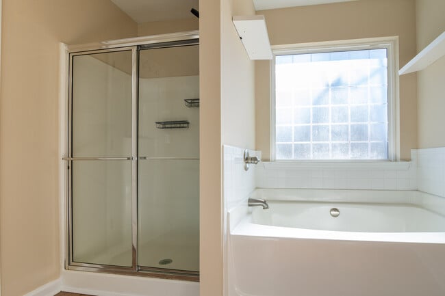 Building Photo - 700 Keyes Dr