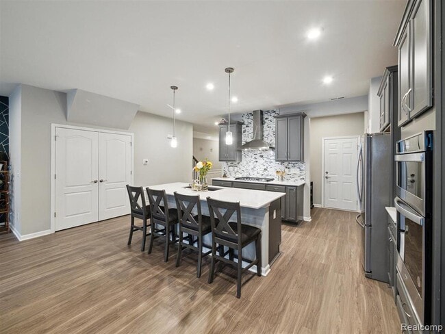 Building Photo - 4765 Glenora Dr