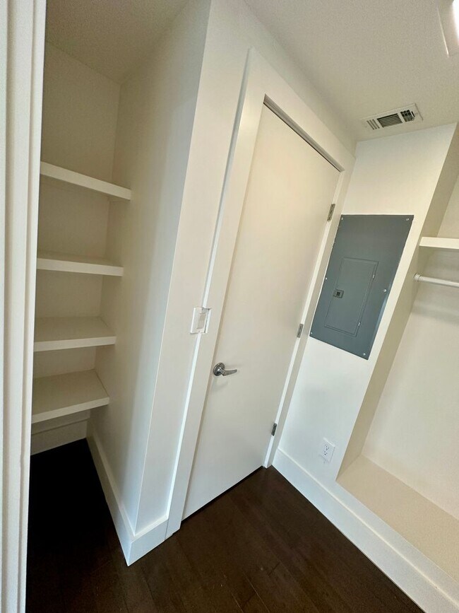 Building Photo - 1 BED | 1 BATH | DRAYTON TOWER | ALL UTILITIES INCLUDED