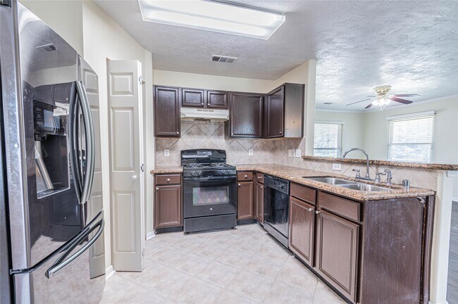 Building Photo - 6630 Bluebottle Ln