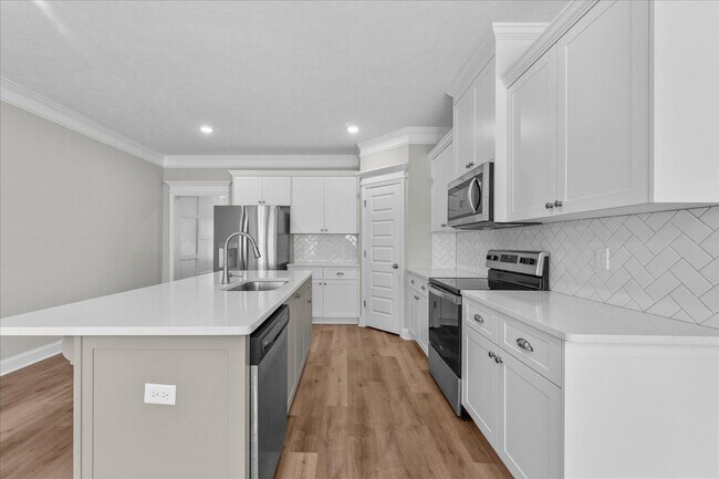 Building Photo - 1071 Linsmore Ave