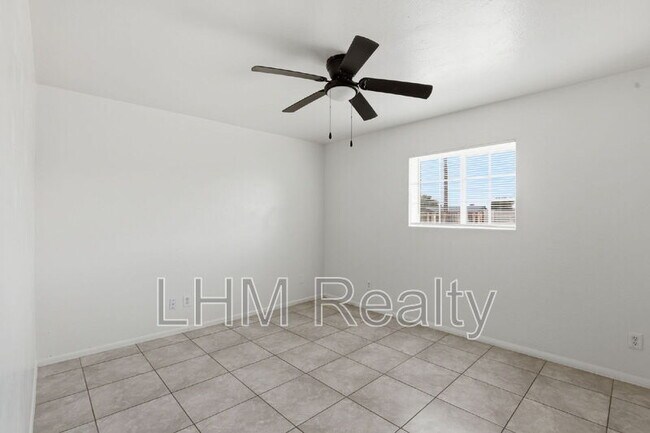 Building Photo - 5321 W Lewis Ave