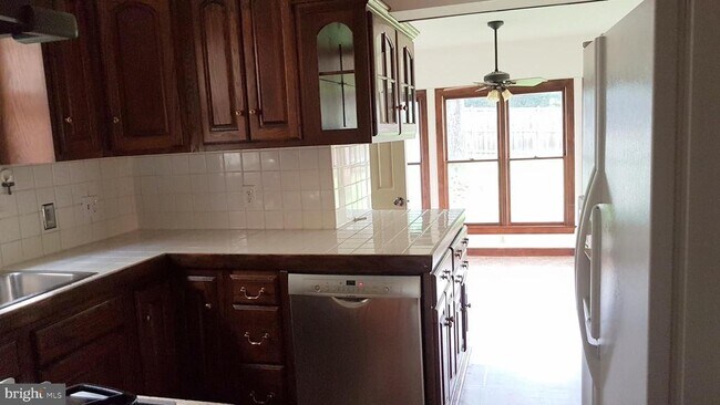 Building Photo - 4440 Albemarle St NW