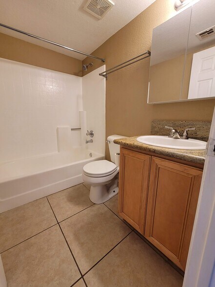 Master bath - 1065 W 1st St