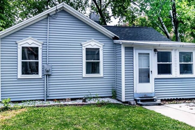 Building Photo - 405 W Doty St