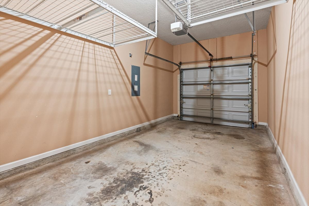 Building Photo - 7043 Deer Lodge Cir