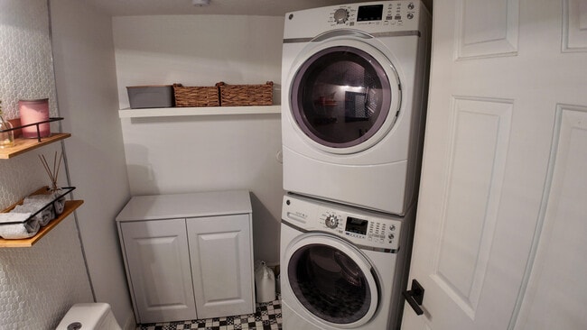 Building Photo - 8050 Severn Dr