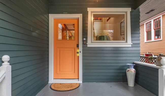 Building Photo - 173 Aloha St