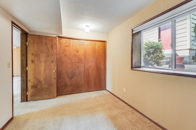 Building Photo - 6270 Preakness Way